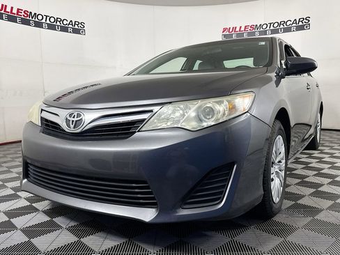 Used 2013 Toyota Camry LE image 3