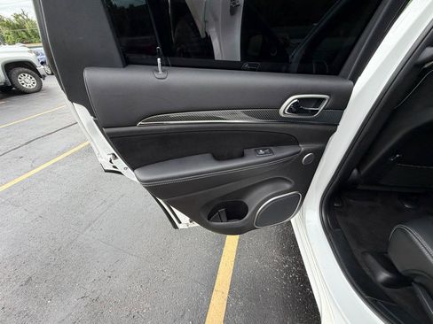 Used 2017 Jeep Grand Cherokee SRT AWD/4WD image 30
