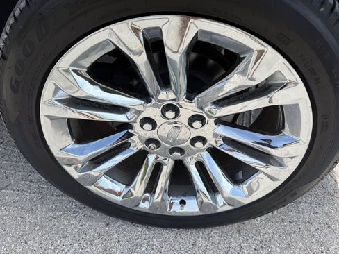 Used 2019 Cadillac Escalade Premium Luxury w/ LPO, Radiant Package AWD/4WD image 16