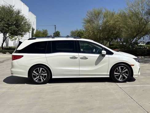 Used 2019 Honda Odyssey Elite image 2