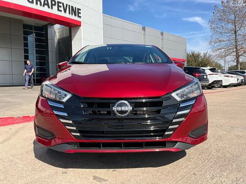 Used 2025 Nissan Versa SV image 3