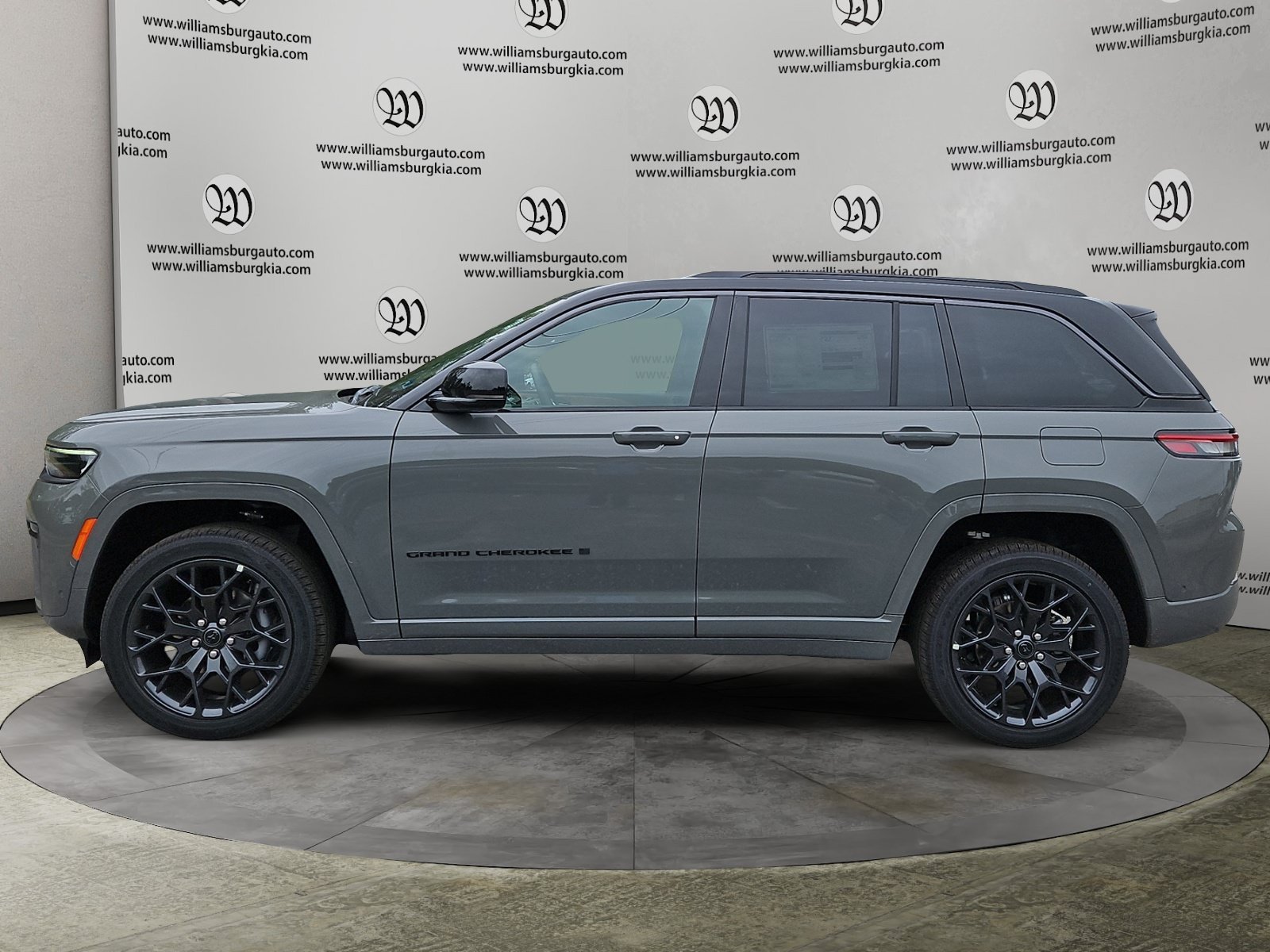 New 2027 Jeep Grand Cherokee Summit w/ Adv Protech Group IV AWD/4WD image 2