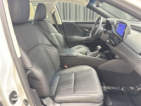 Certified 2025 Lexus ES 300h w/ Technology Package FWD image 33