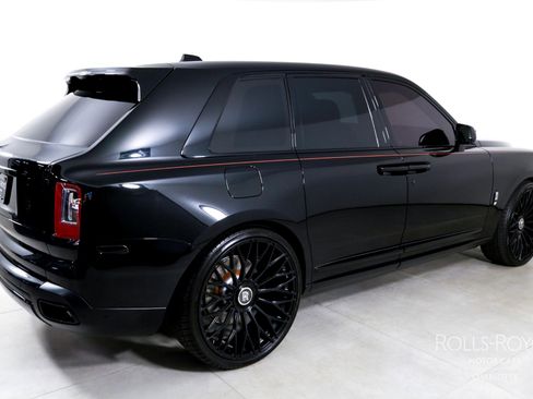 Certified 2022 Rolls-Royce Cullinan w/ Dark Exterior Package image 2
