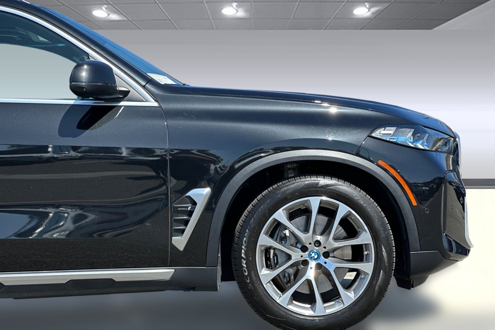 Used 2024 BMW X5 xDrive50e w/ Premium Package AWD/4WD image 36