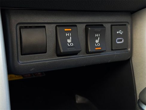 Certified 2024 Toyota Corolla Cross XSE image 34