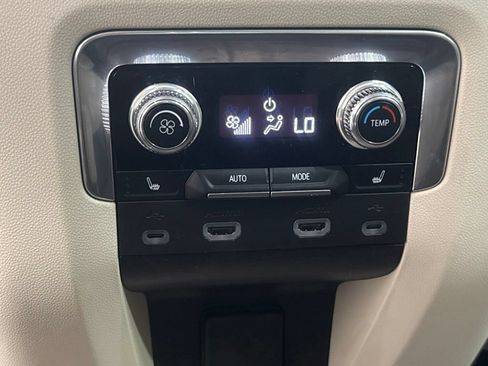 Used 2021 GMC Yukon Denali w/ Denali Ultimate Package RWD image 17