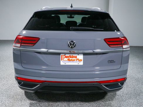 Used 2021 Volkswagen Atlas Cross Sport SE w/ Panoramic Sunroof Package FWD image 8