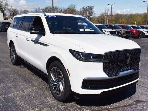 Used 2025 Lincoln Navigator L Reserve AWD/4WD image 13