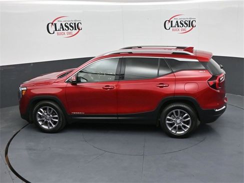 Used 2023 GMC Terrain SLT w/ Infotainment Package II image 17