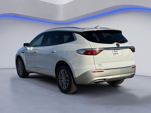 Used 2023 Buick Enclave Essence image 11