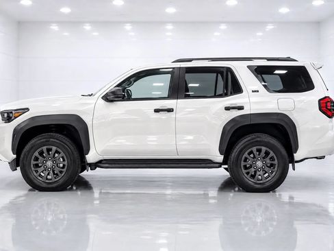 Used 2025 Toyota 4Runner SR5 AWD/4WD image 2