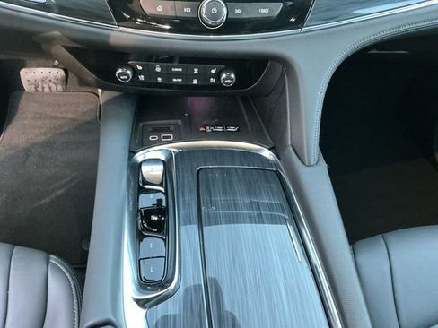 Used 2024 Buick Enclave Premium image 12