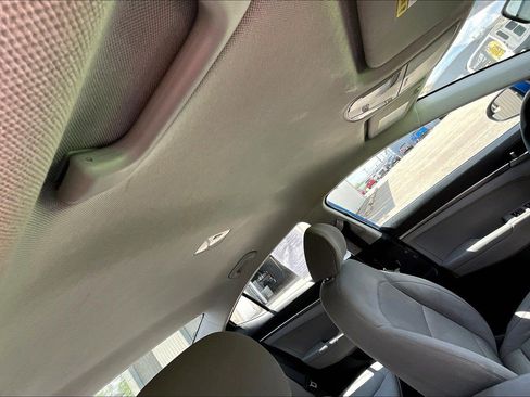 Used 2017 Hyundai Elantra SE image 26