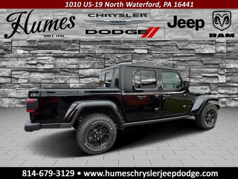 New 2025 Jeep Gladiator Willys image 2