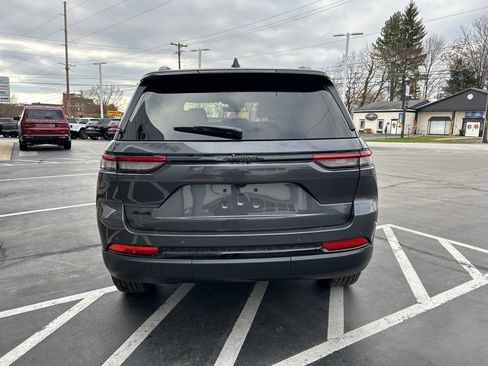 New 2025 Jeep Grand Cherokee image 4