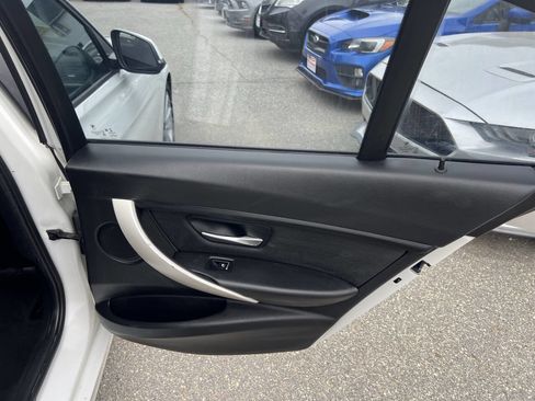 Used 2018 BMW 320i xDrive Sedan w/ Convenience Package AWD/4WD image 14