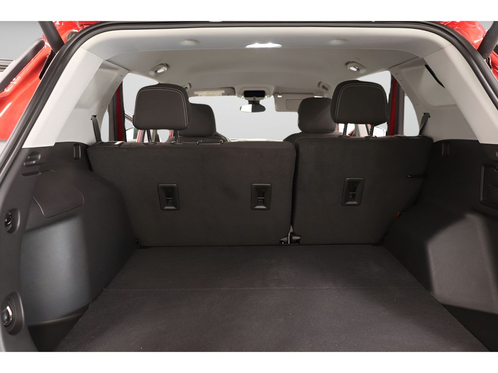 Used 2023 GMC Terrain SLE w/ Driver Convenience Package FWD image 27