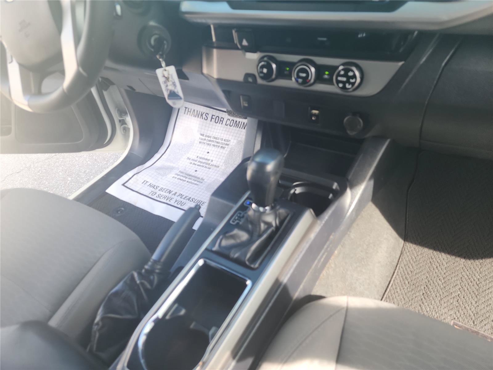 Used 2017 Toyota Tacoma SR5 w/ SR5 Appearance Package (SM) RWD image 30