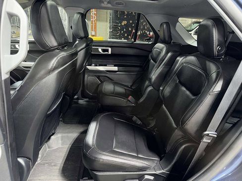Used 2020 Ford Explorer XLT w/ Equipment Group 202A image 17