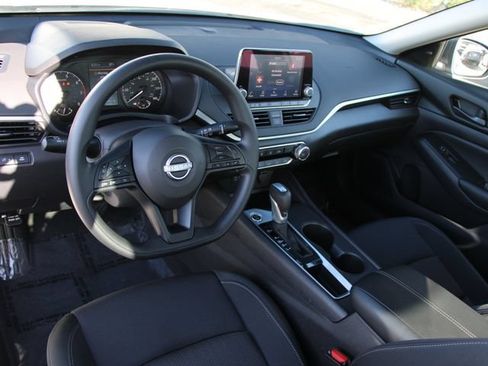 Certified 2025 Nissan Altima 2.5 S FWD image 4