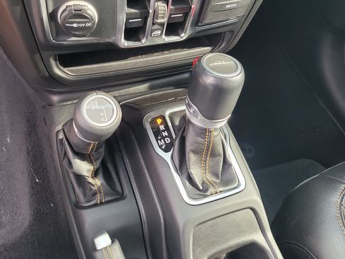 Used 2021 Jeep Gladiator Overland AWD/4WD image 25