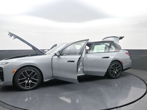 New 2026 BMW 740i xDrive w/ Executive Package image 44