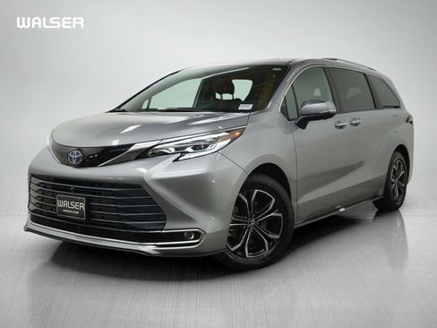 Used 2025 Toyota Sienna Platinum AWD/4WD image 1