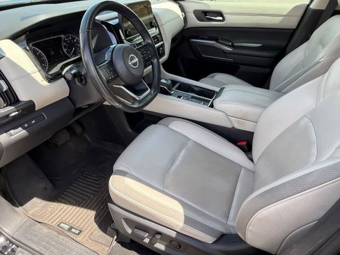 Used 2022 Nissan Pathfinder SL FWD image 17