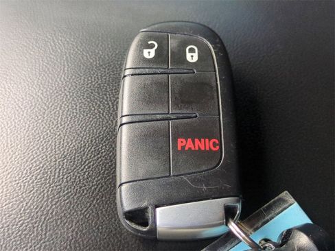 Used 2021 Jeep Grand Cherokee Laredo image 32