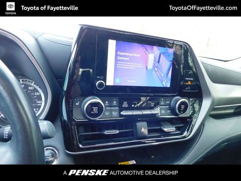 Used 2023 Toyota Highlander XLE image 10