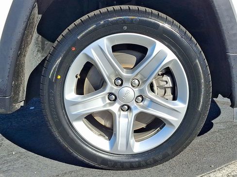 Used 2024 Jeep Compass Latitude image 8