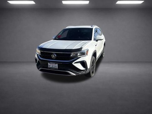 Used 2022 Volkswagen Taos SE FWD image 5