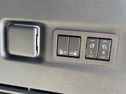 New 2026 Chevrolet Suburban Premier image 25