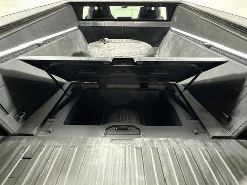 Used 2024 Tesla Cybertruck AWD Crew Cab image 32