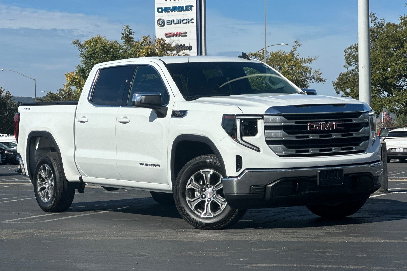 Used 2024 GMC Sierra 1500 SLE AWD/4WD image 2