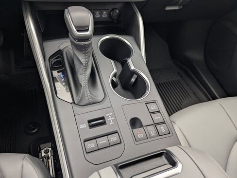 Used 2026 Toyota Highlander XLE image 26