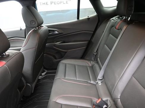 Used 2025 Chevrolet Trax RS w/ Sunroof Package FWD image 22