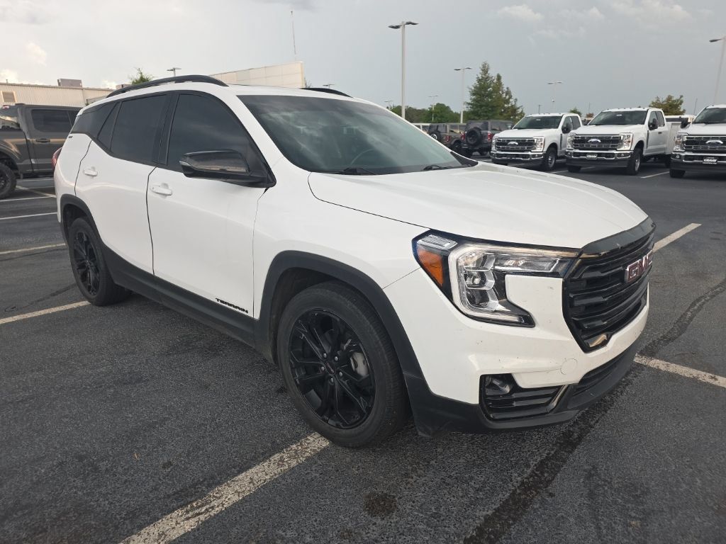 Used 2022 GMC Terrain SLT w/ Infotainment Package II FWD image 4
