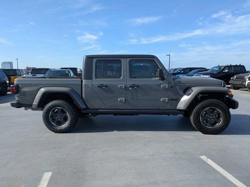Used 2021 Jeep Gladiator Sport image 2