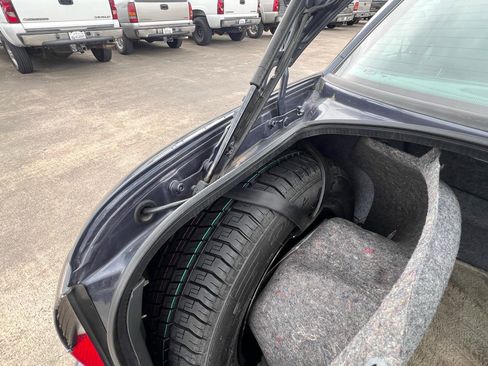 Used 1997 Cadillac Catera RWD image 31