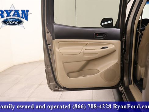 Used 2014 Toyota Tacoma PreRunner image 11