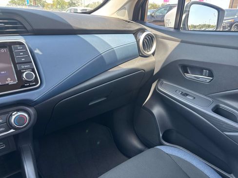 Used 2025 Nissan Versa SV FWD image 28