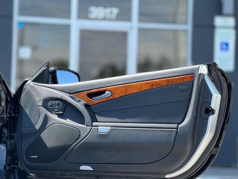 Used 2009 Mercedes-Benz SL 550 w/ Premium I Pkg image 21