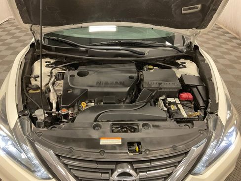 Used 2016 Nissan Altima 2.5 SR w/ LED Appearance Package image 32