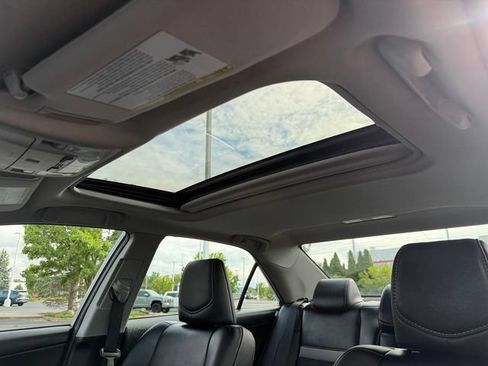 Used 2014 Toyota Camry SE w/ Moonroof Package FWD image 34