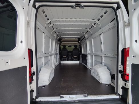 Used 2023 RAM ProMaster 2500 FWD image 8