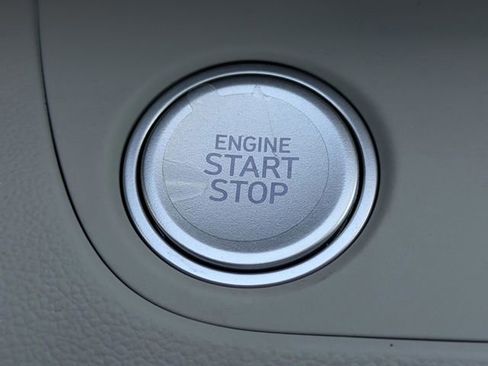 Used 2025 Hyundai Elantra Limited FWD image 30