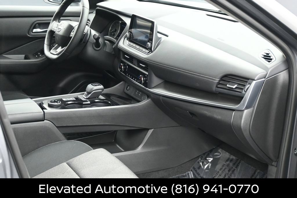 Certified 2026 Nissan Rogue SV AWD/4WD image 6