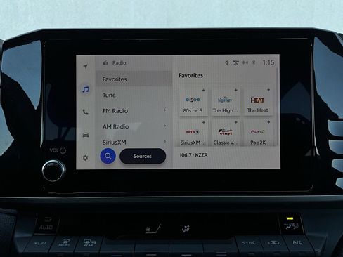 Used 2025 Toyota Camry SE image 30